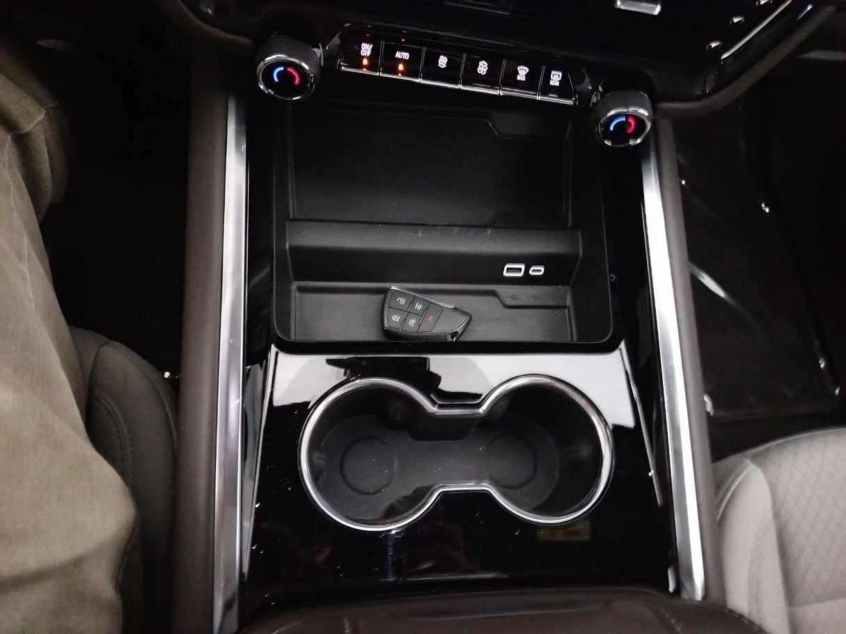 Car image 26