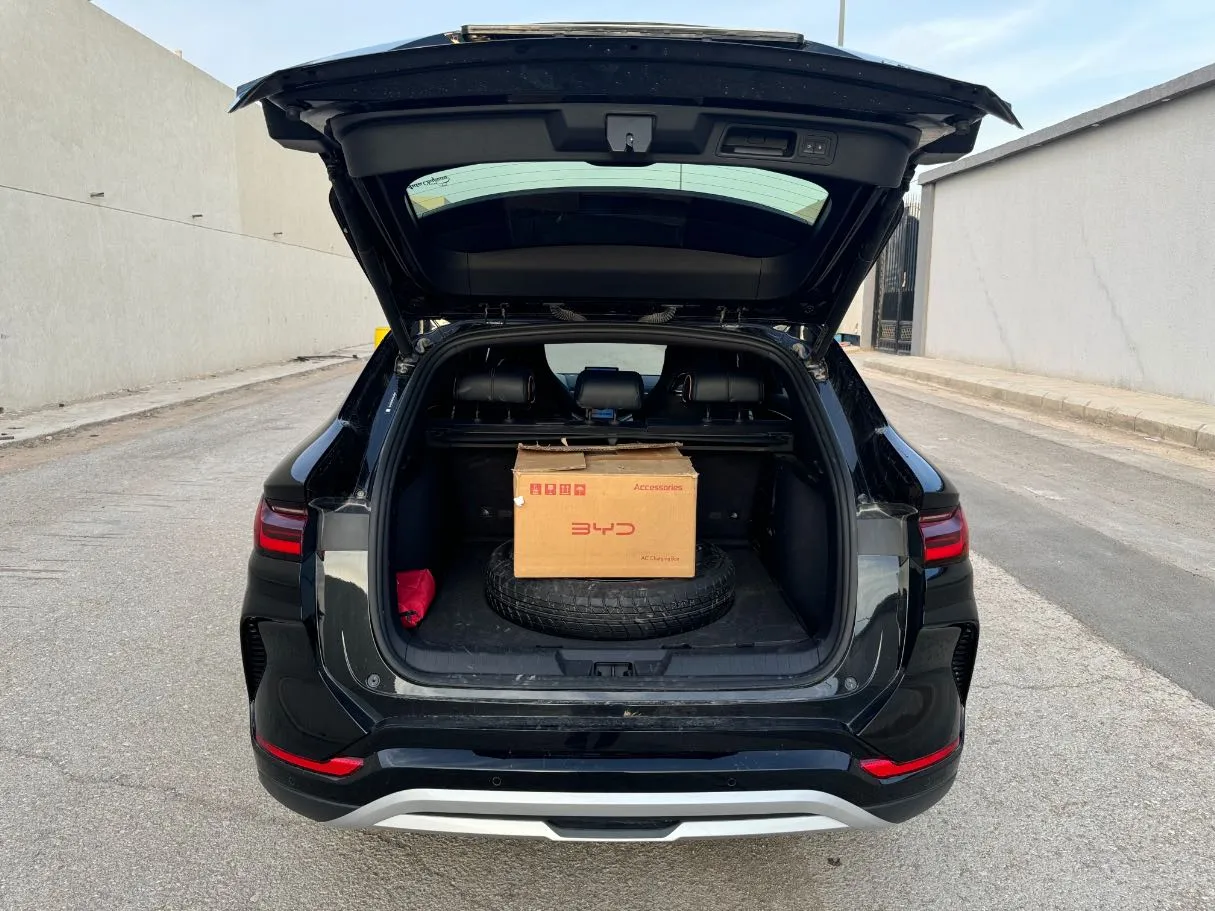 Car image 25