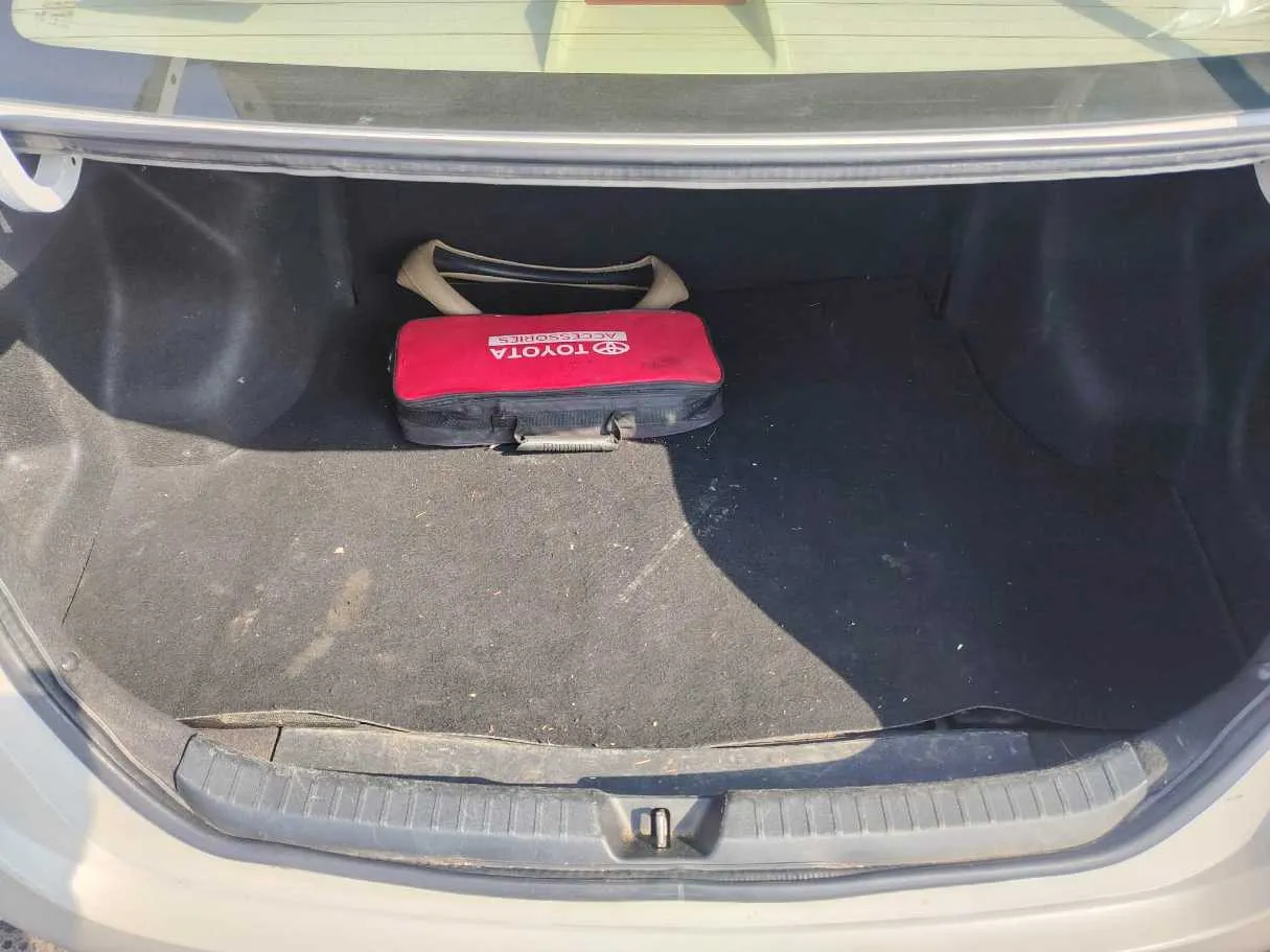 Car image 30