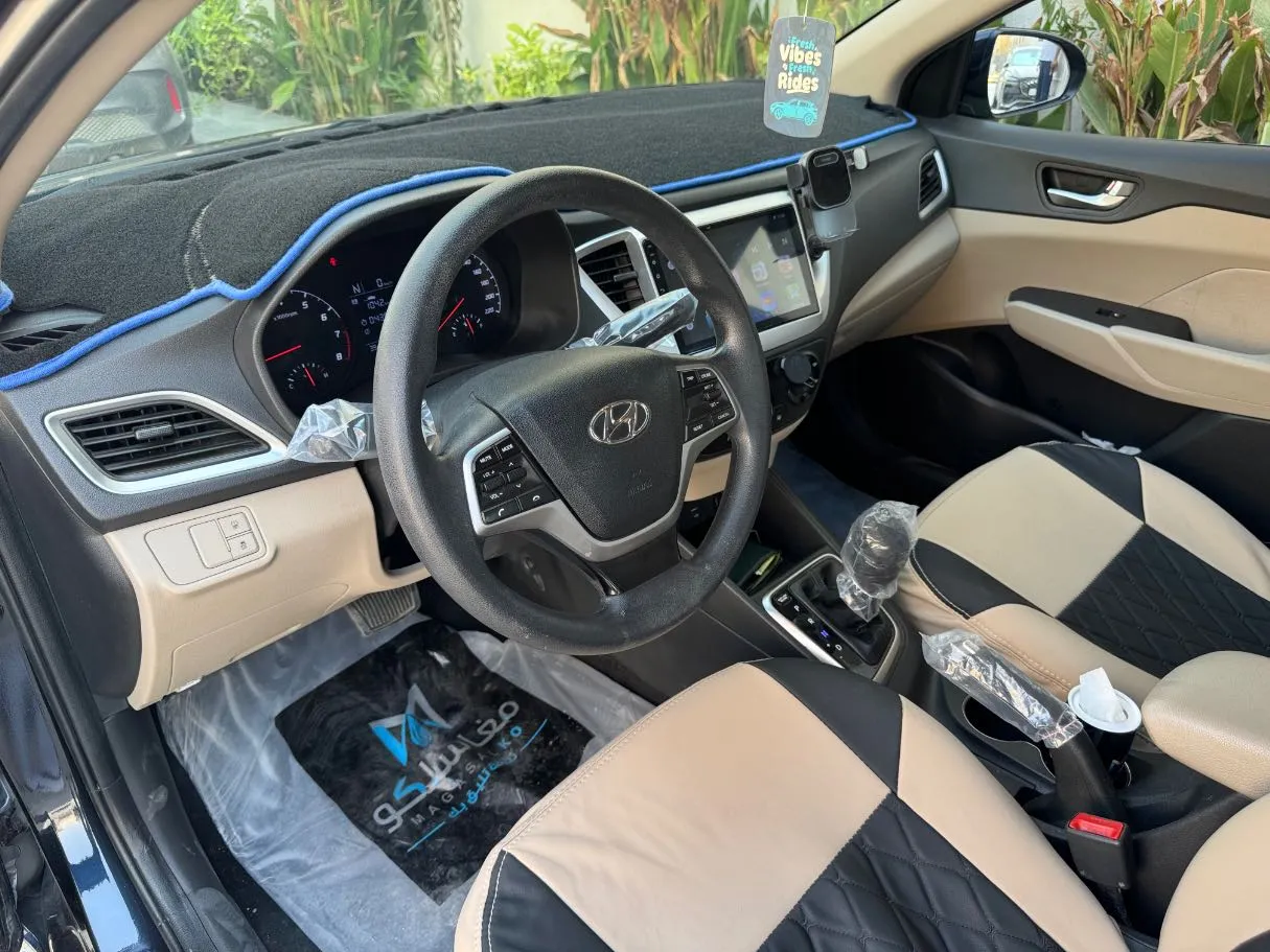 Car image 11