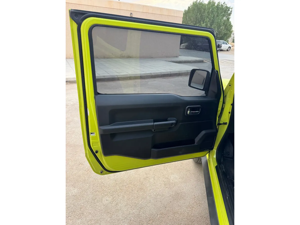 Car image 10