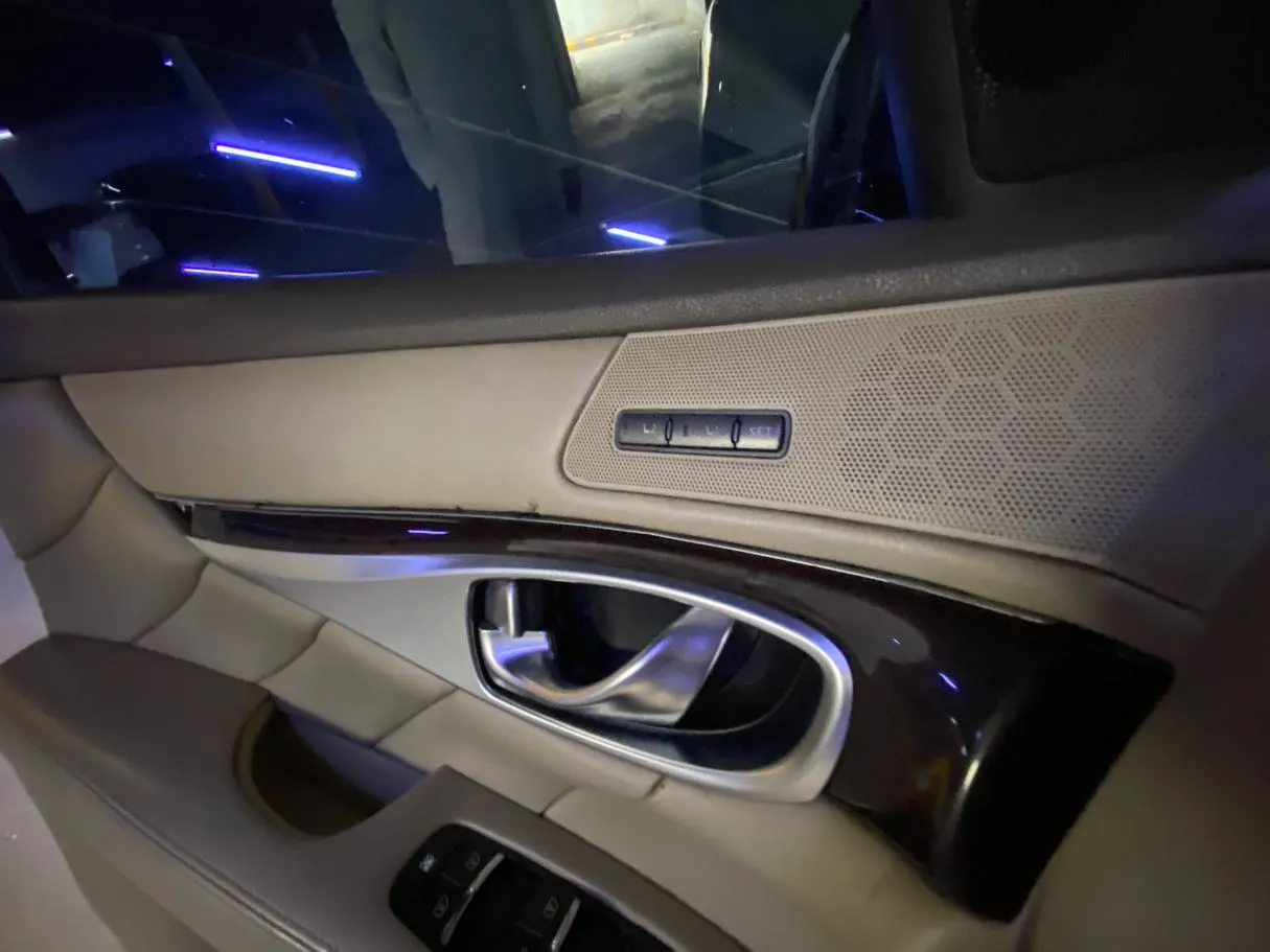 Car image 25