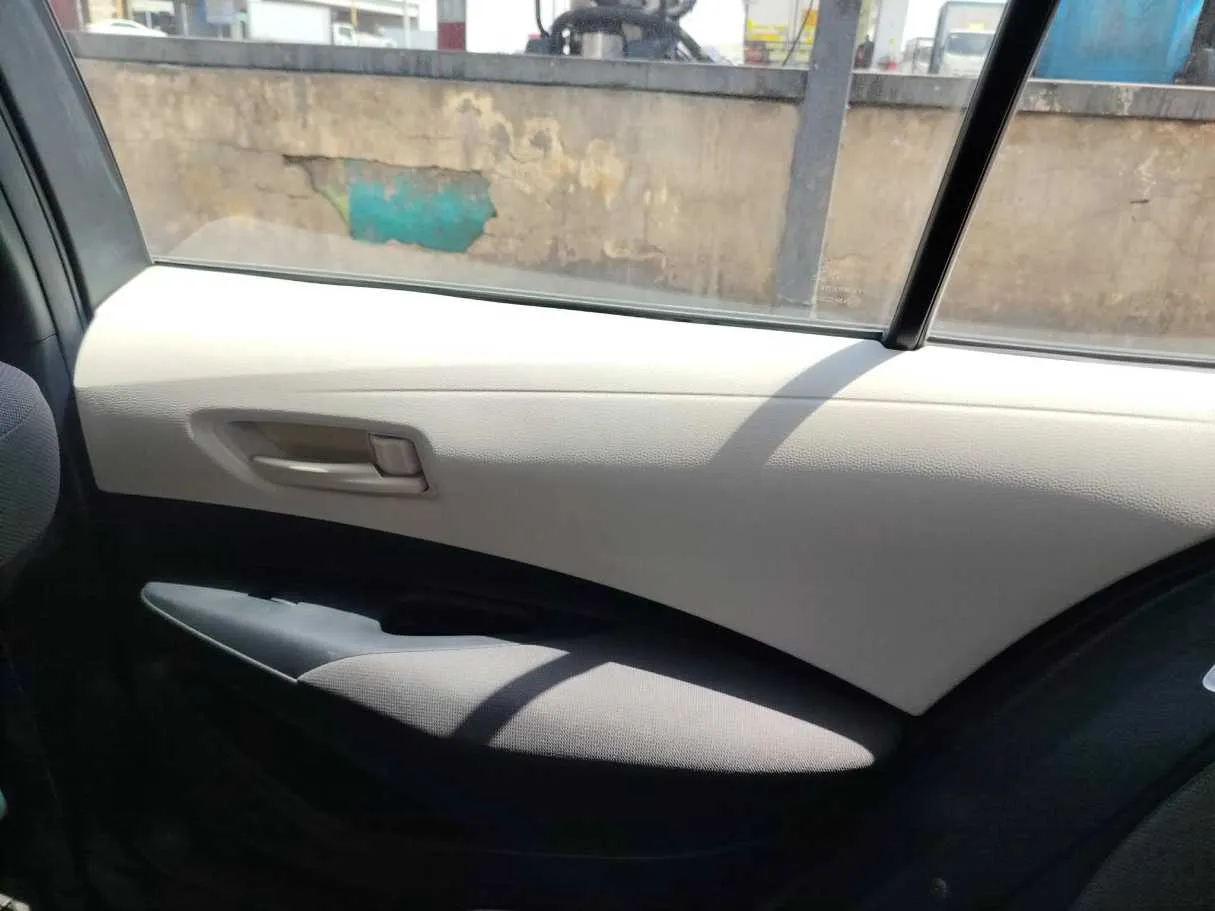 Car image 33