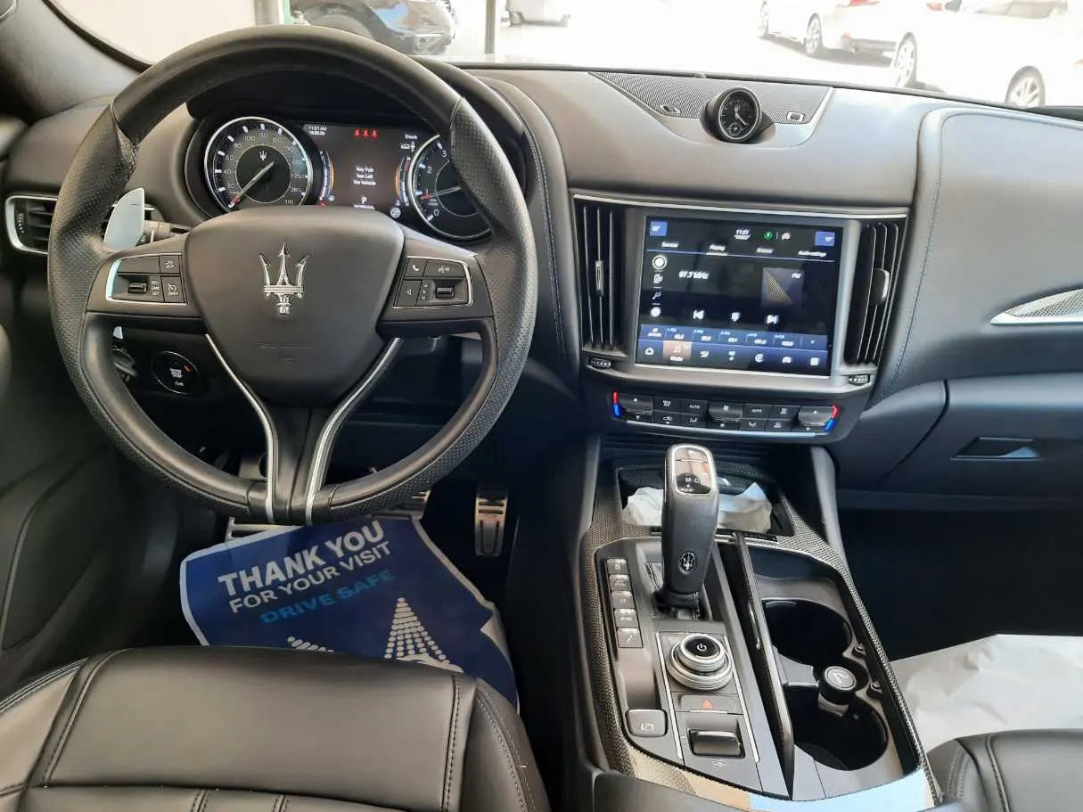 Car image 16