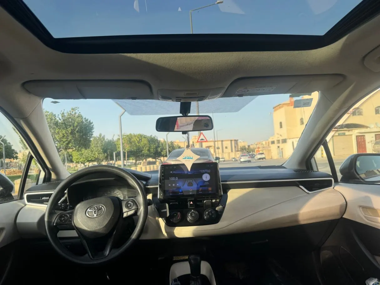 Car image 14