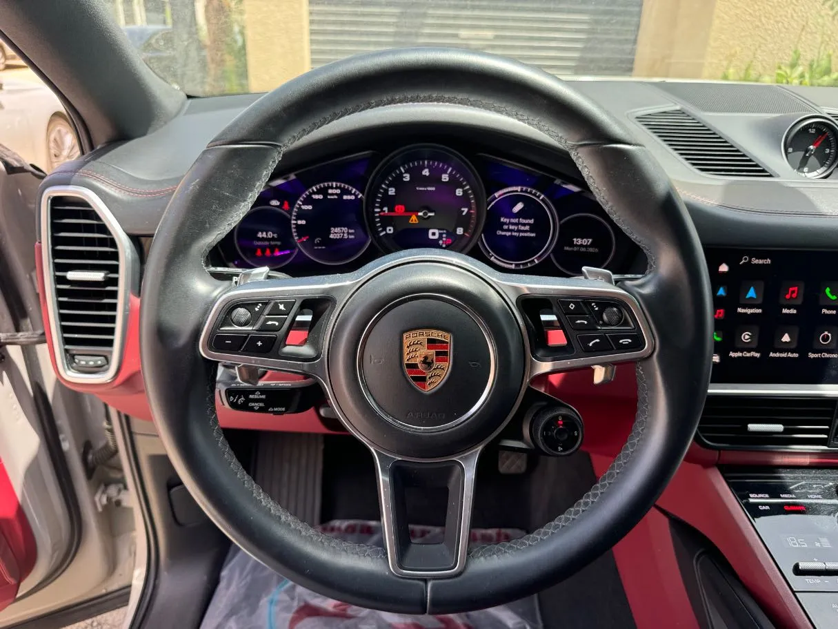 Car image 19
