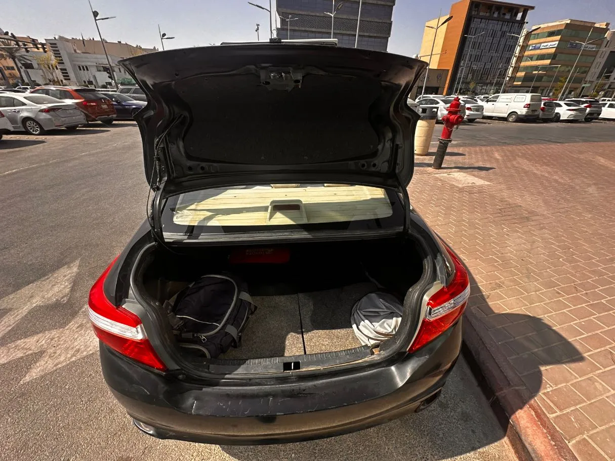 Car image 20