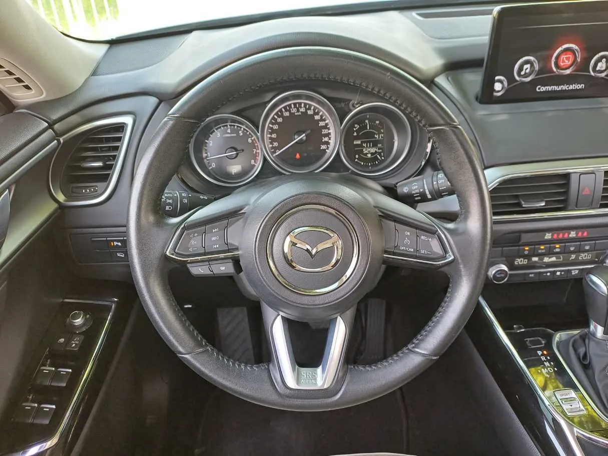 Car image 19