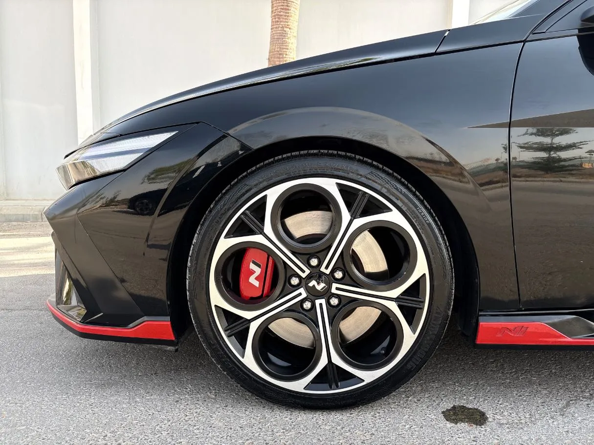 Car image 9
