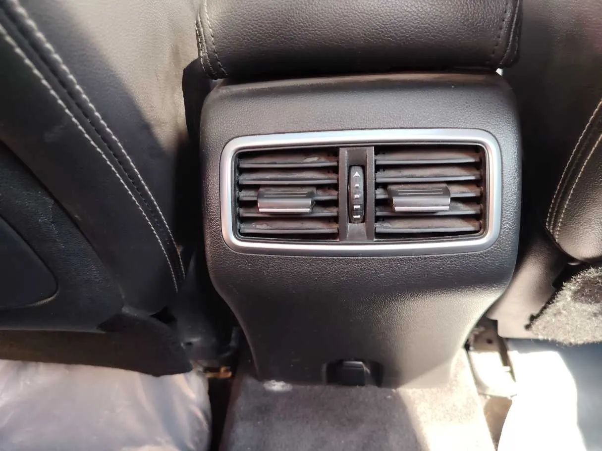 Car image 27