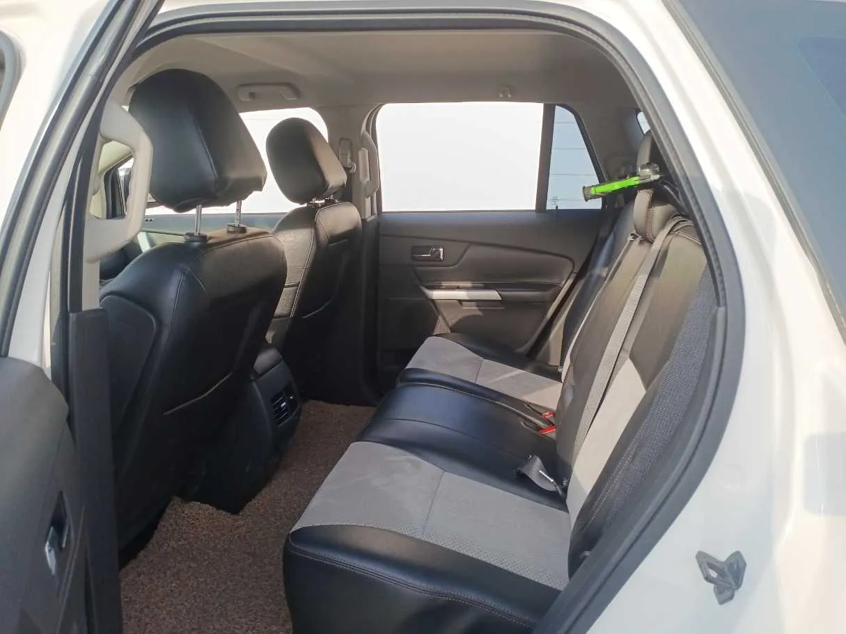 Car image 13