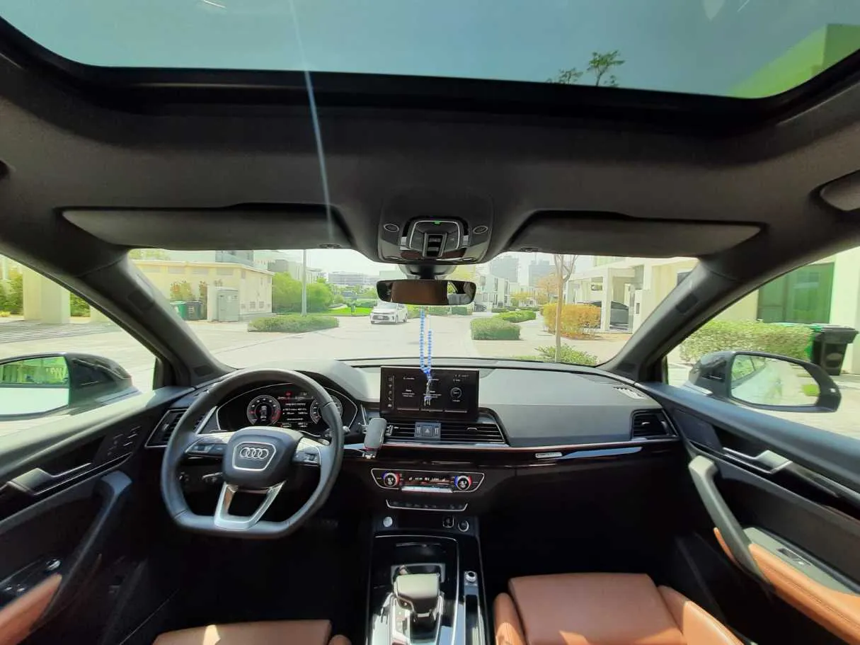 Car image 14