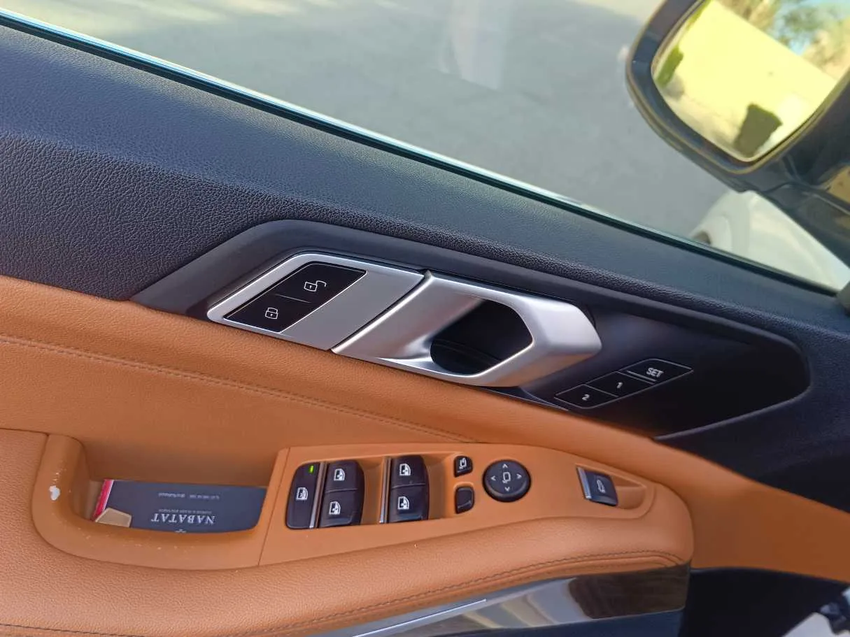 Car image 29