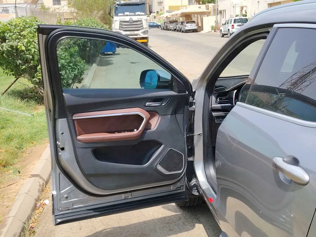 Car image 11