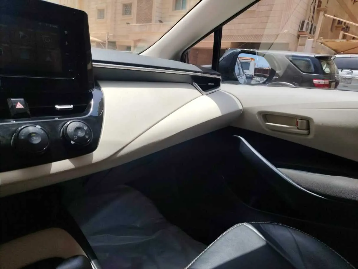 Car image 30