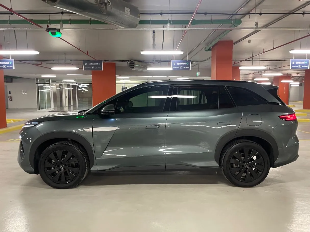 Car image 8