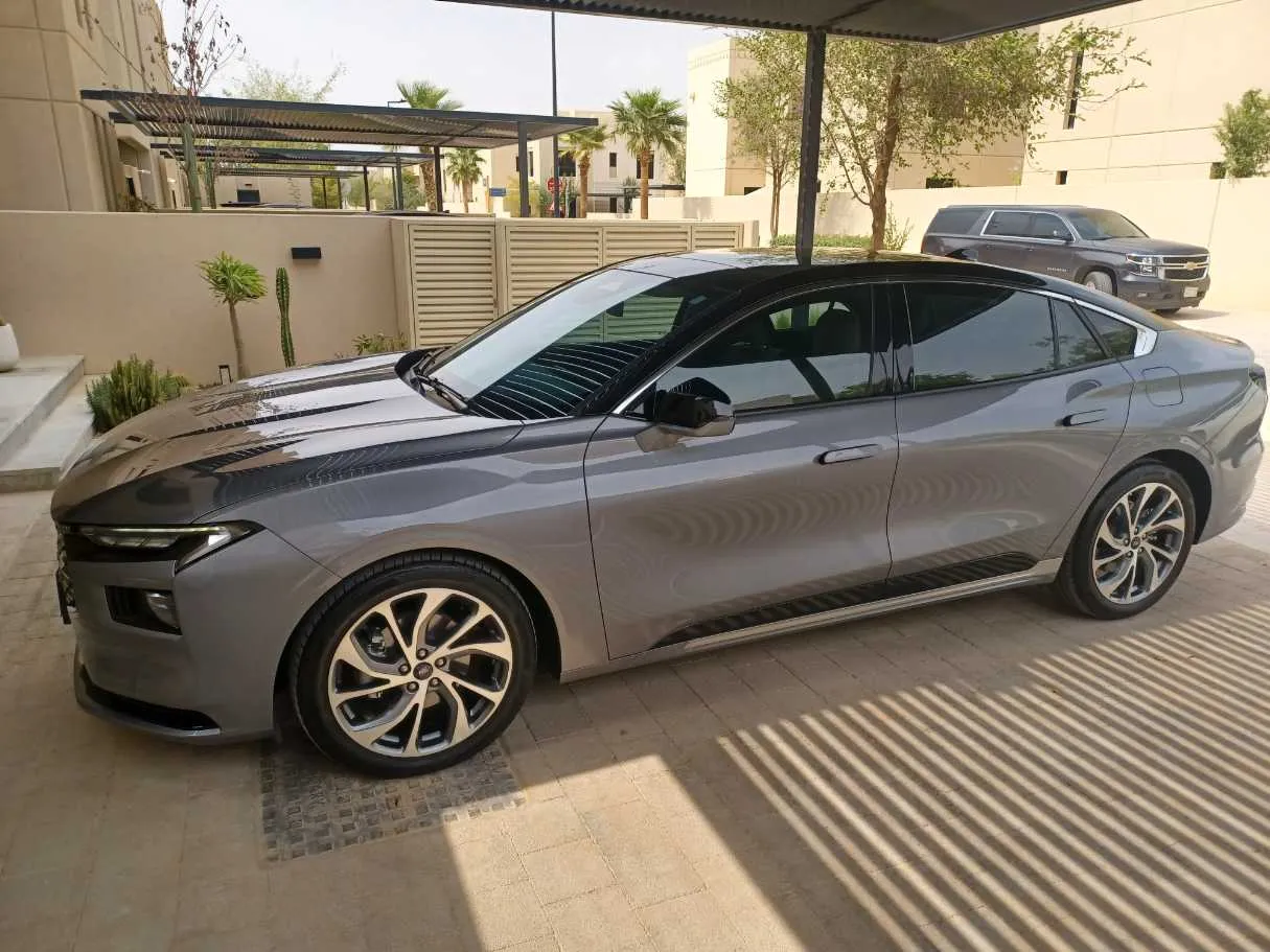 Car image 10