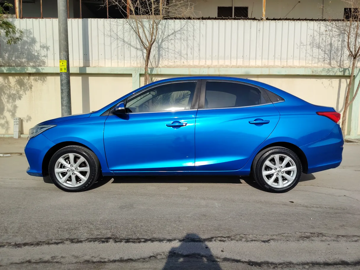 Car image 8