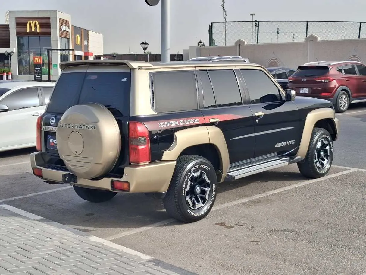 Car image 5