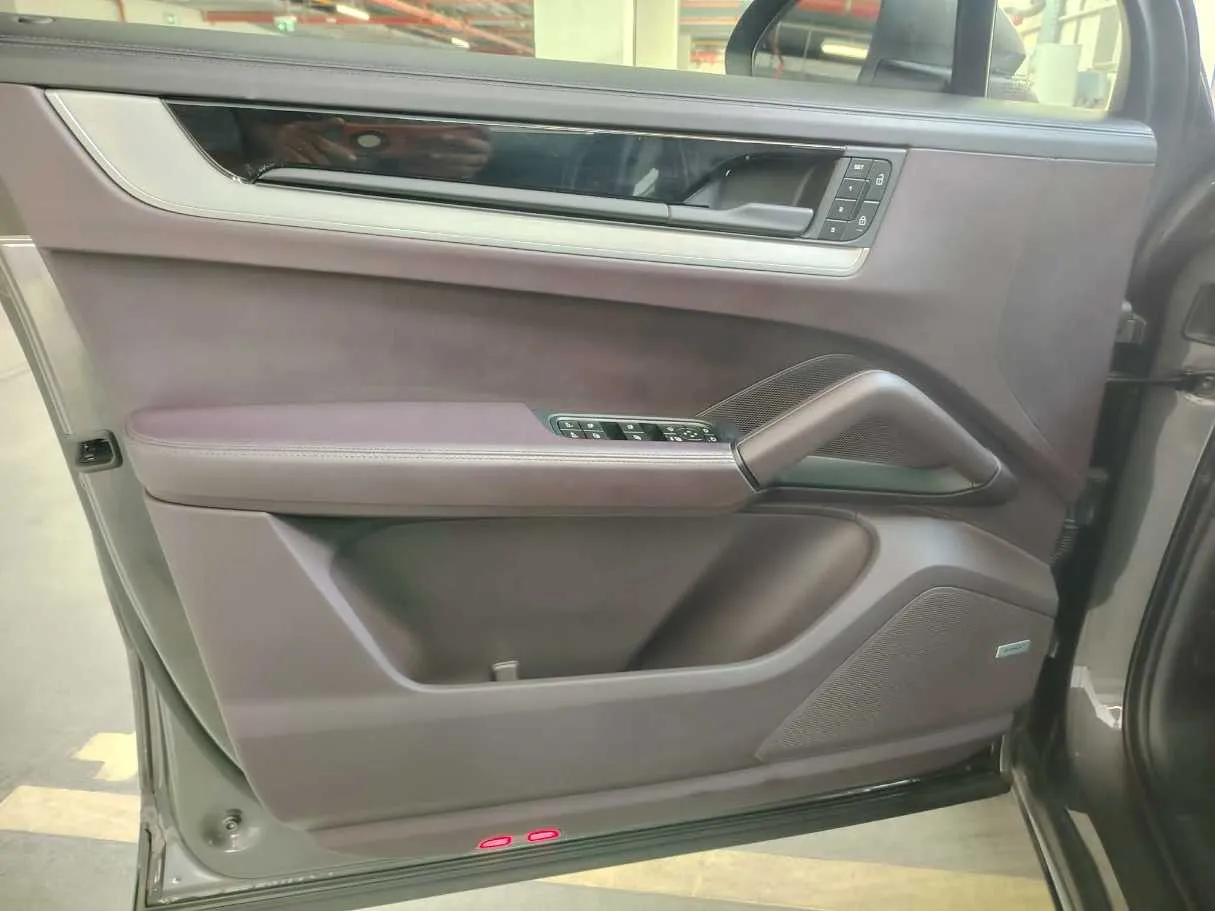 Car image 45