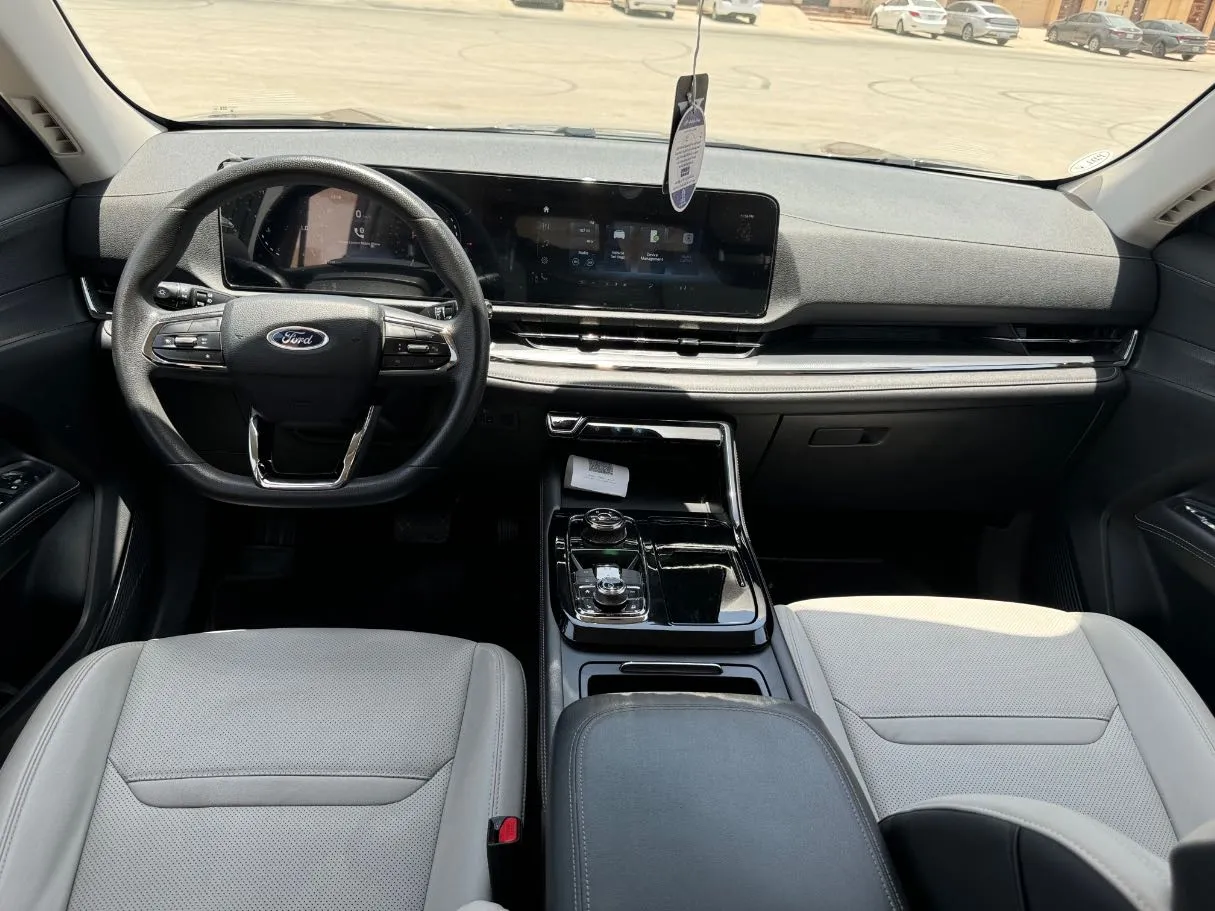 Car image 16
