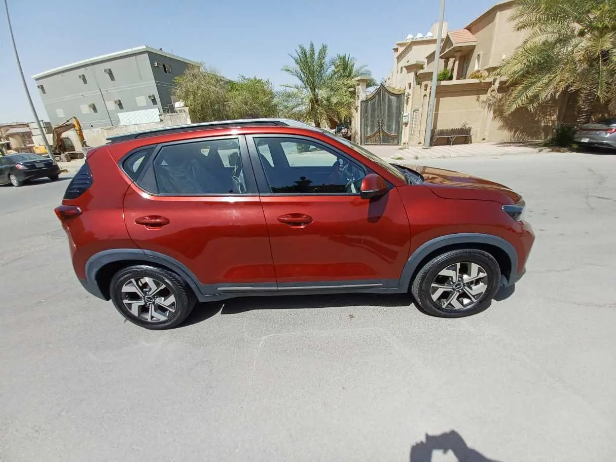 Car image 4