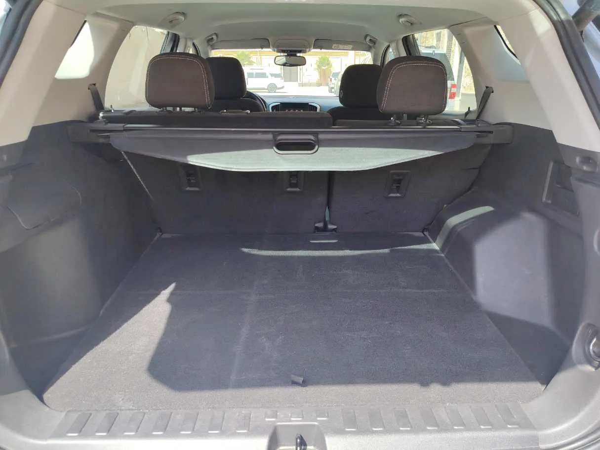 Car image 25
