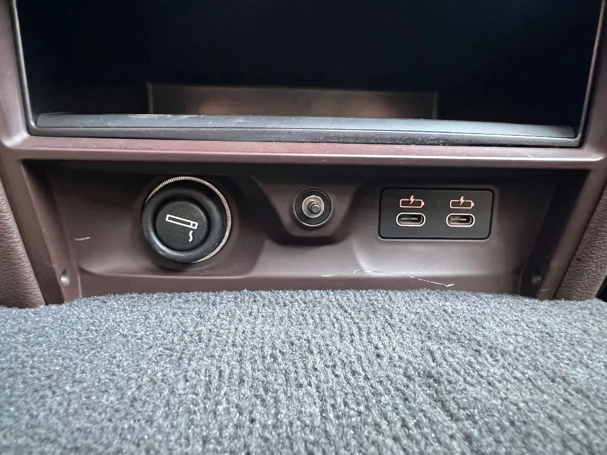 Car image 28