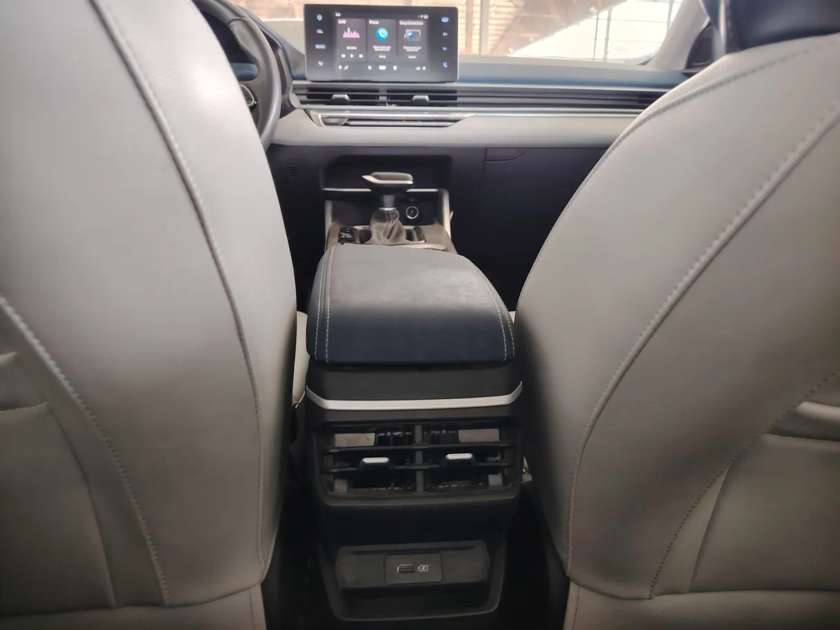 Car image 27