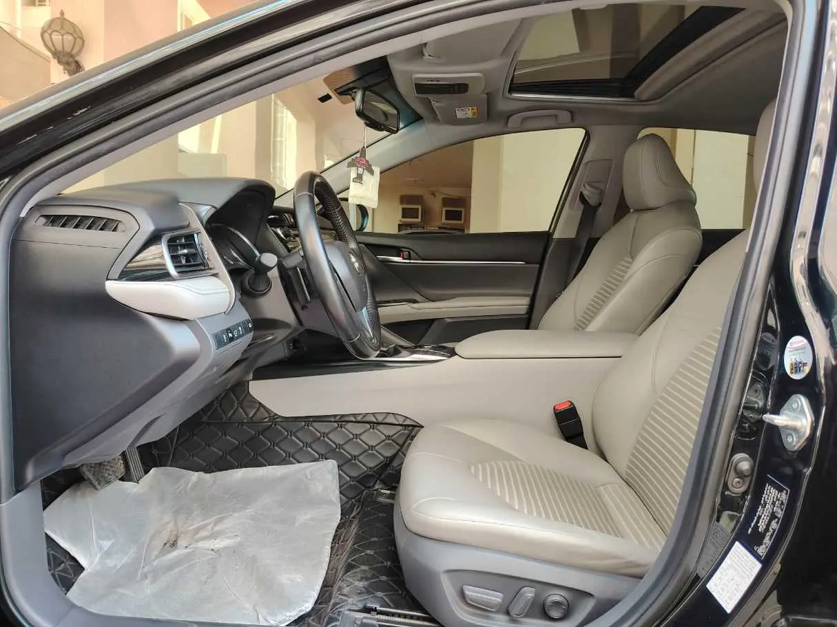 Car image 14