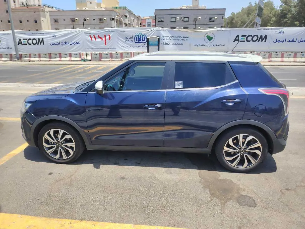 Car image 9