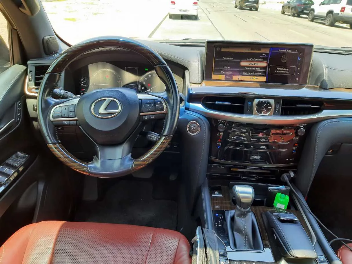 Car image 15