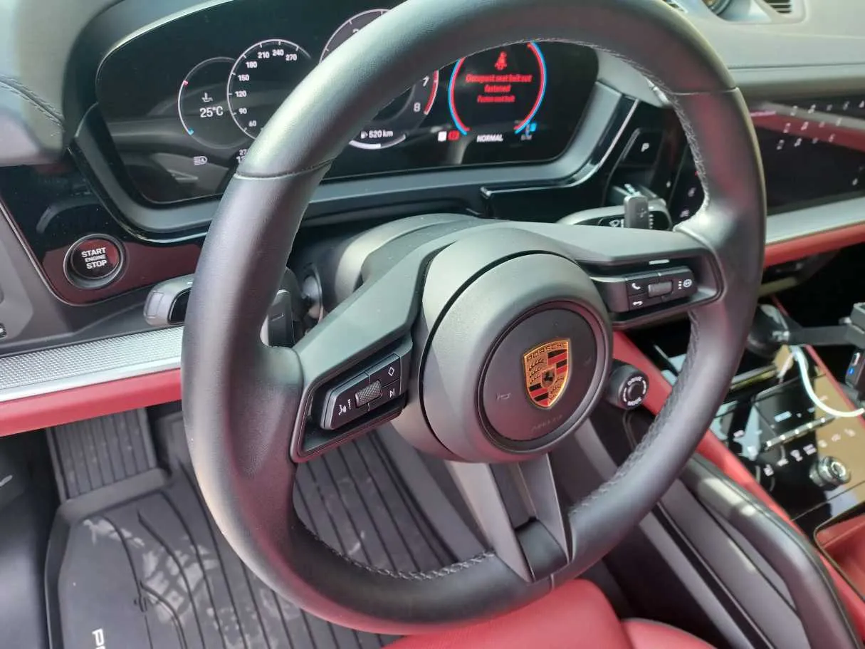 Car image 19