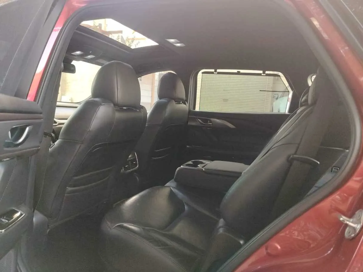 Car image 18