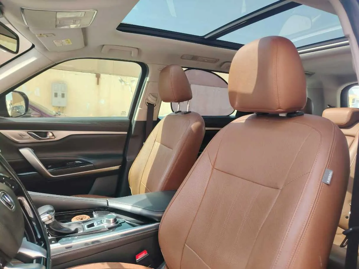 Car image 15
