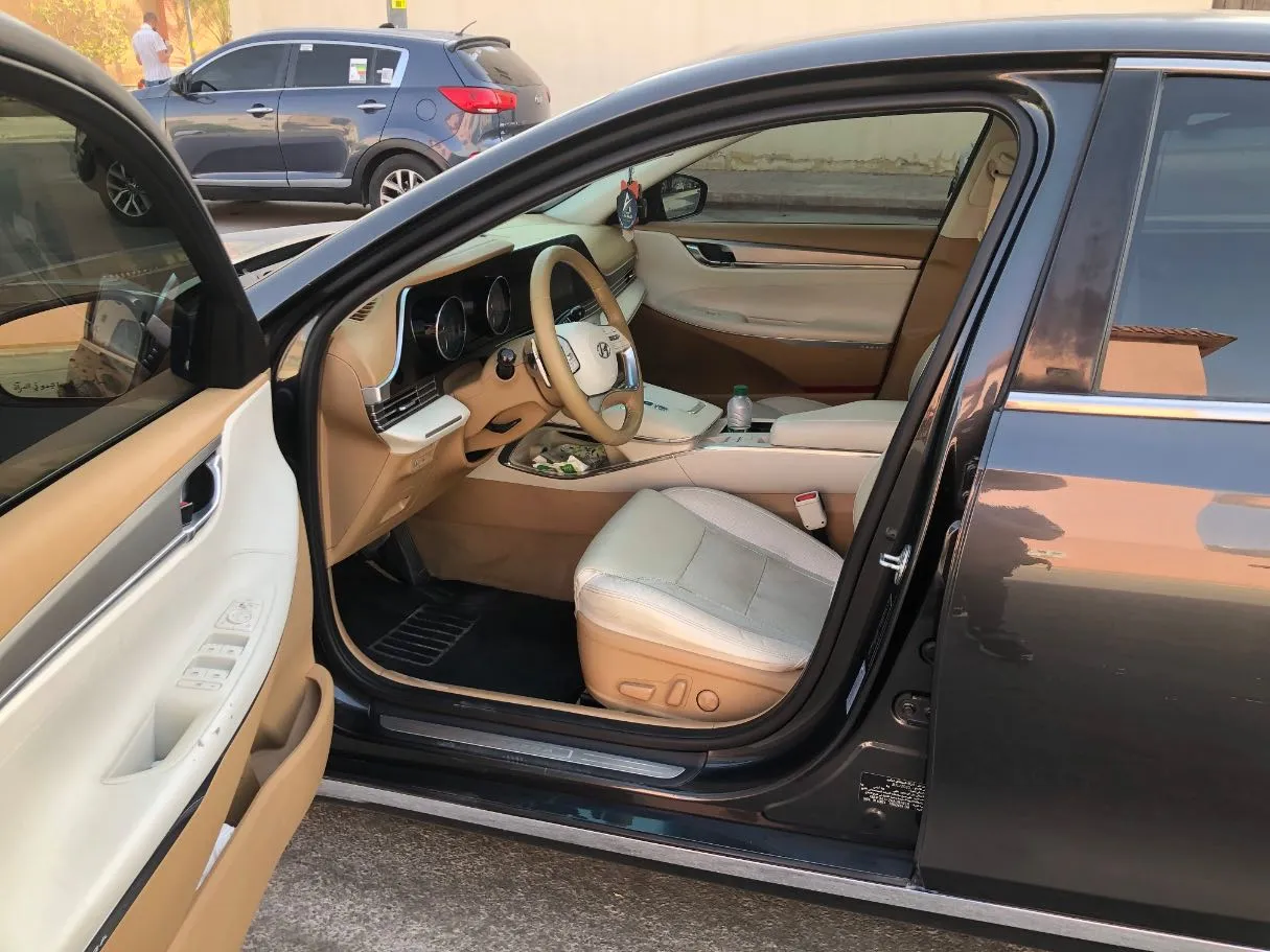 Car image 11