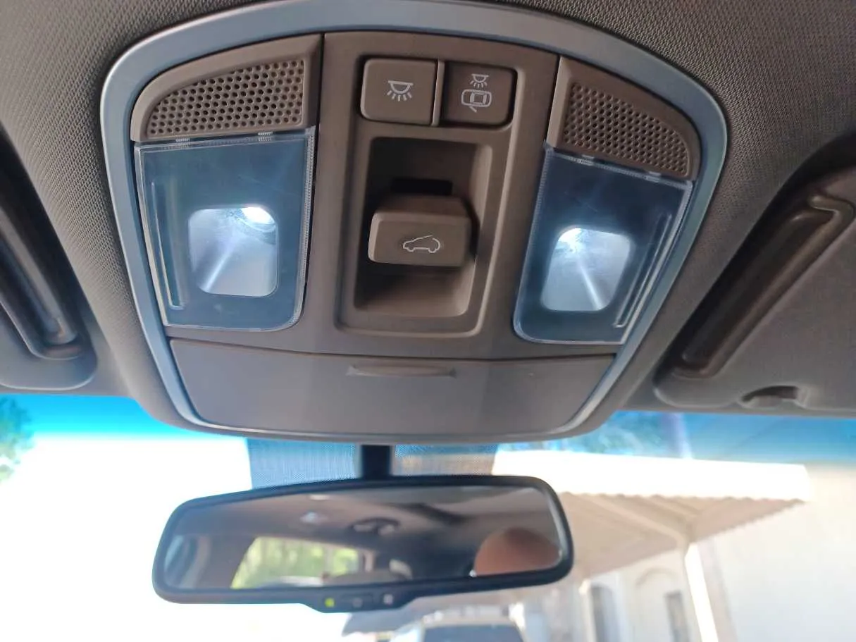 Car image 23