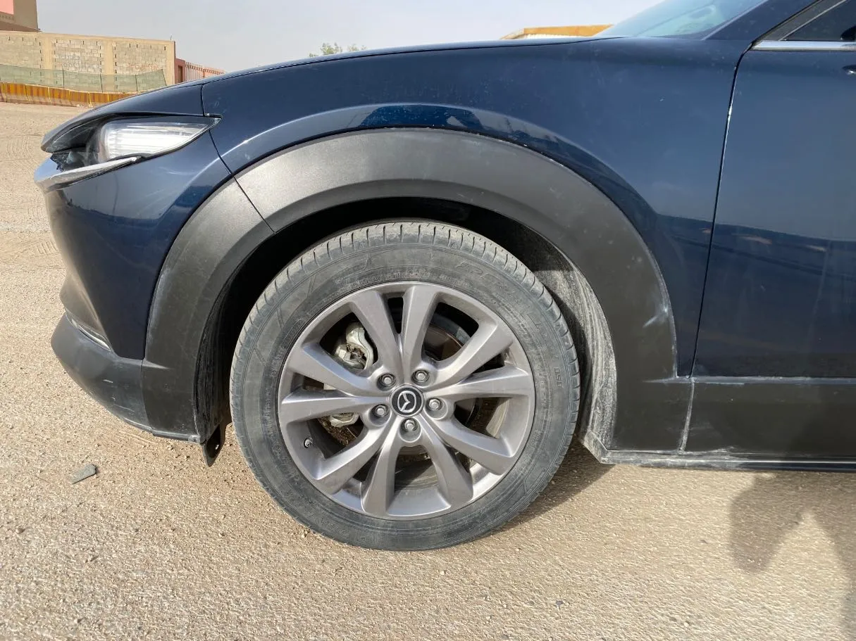 Car image 9