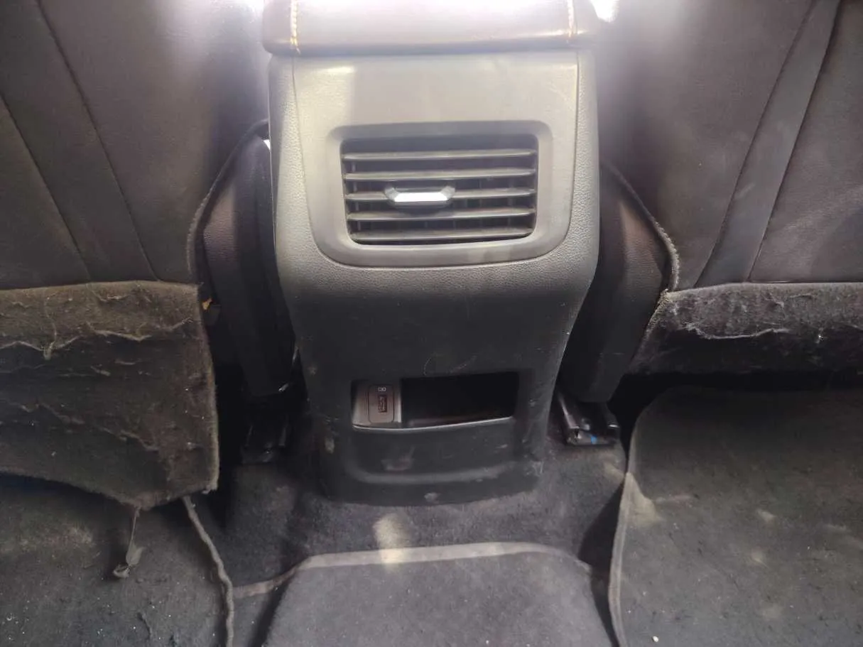 Car image 27