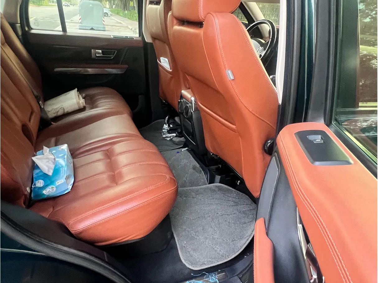 Car image 5