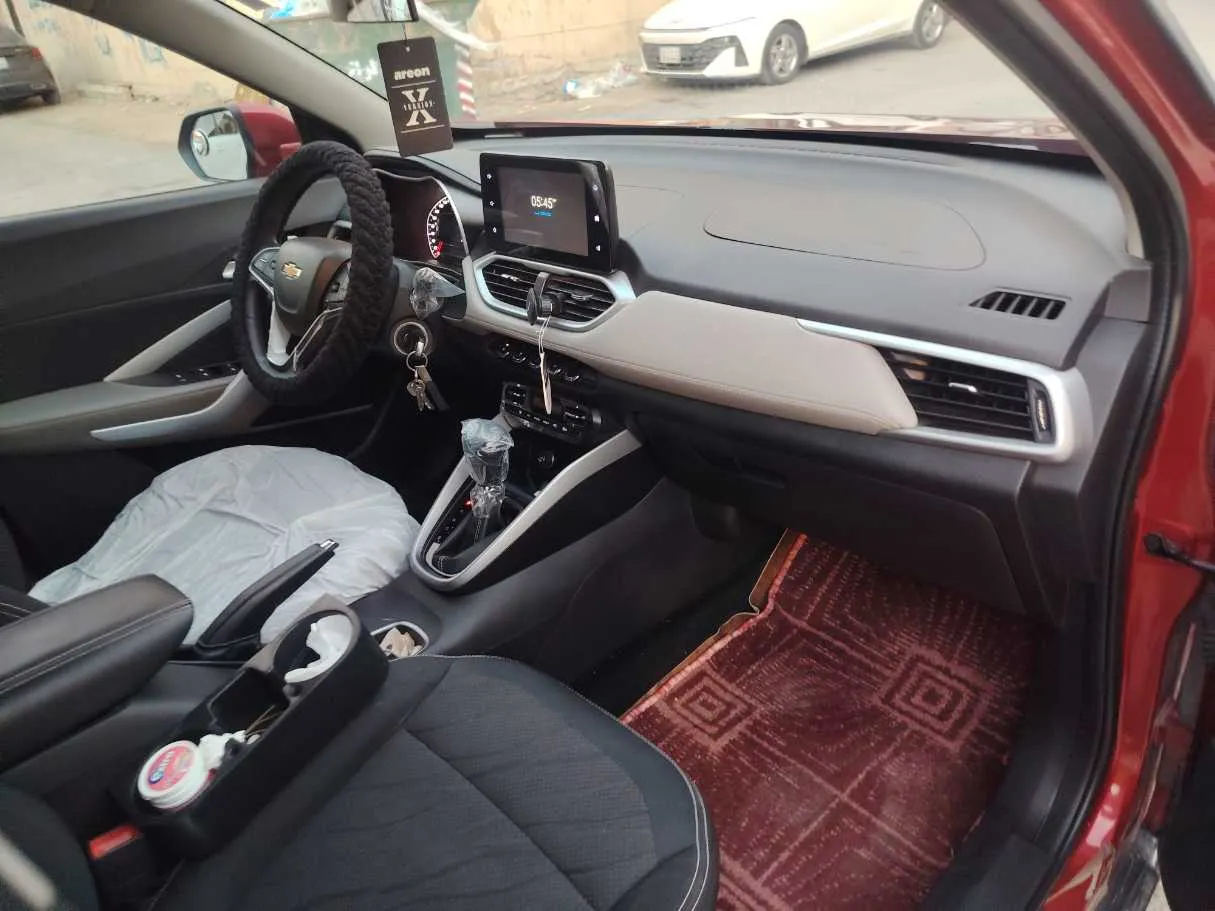 Car image 14