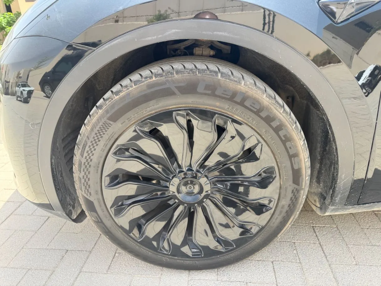 Car image 9