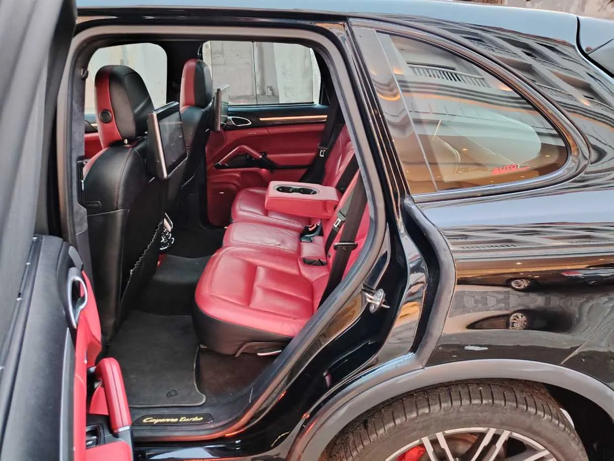 Car image 15