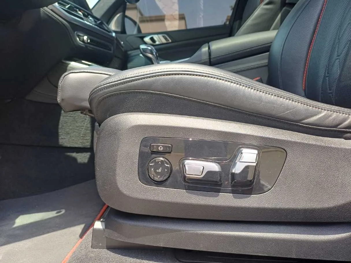 Car image 27
