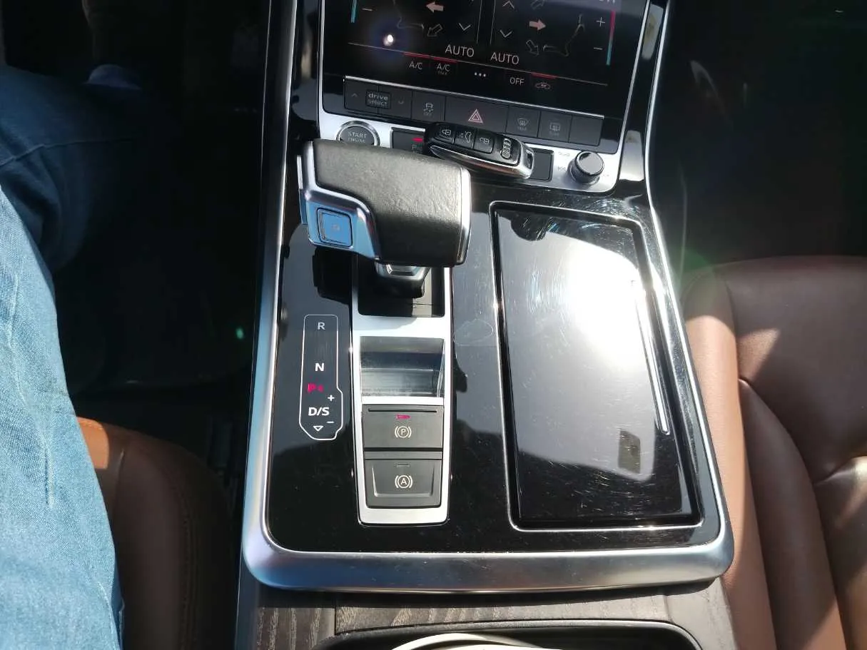 Car image 24