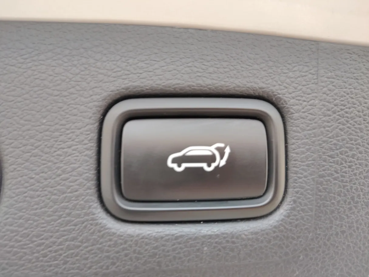 Car image 37