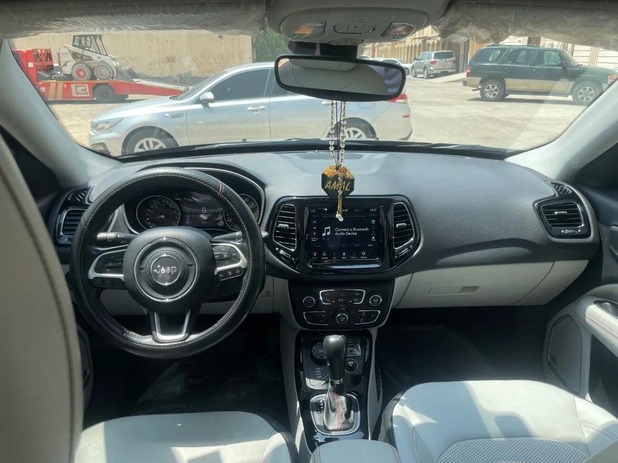 Car image 17