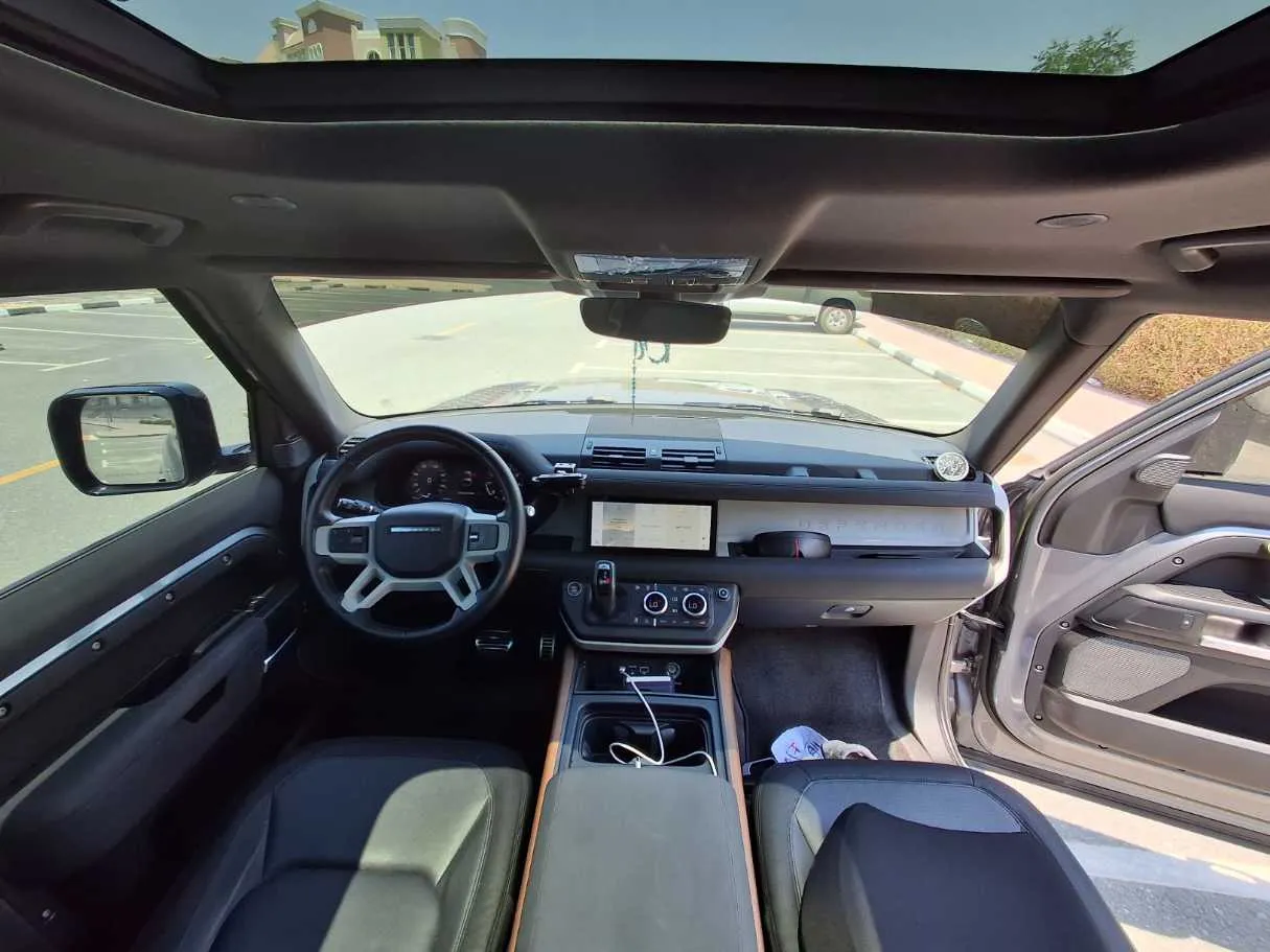 Car image 14