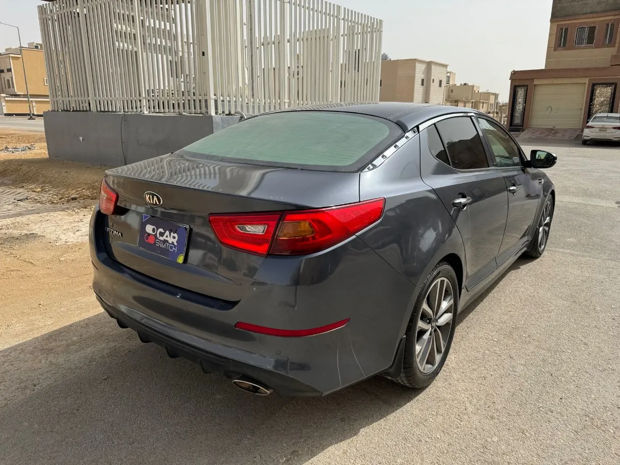 Car image 5