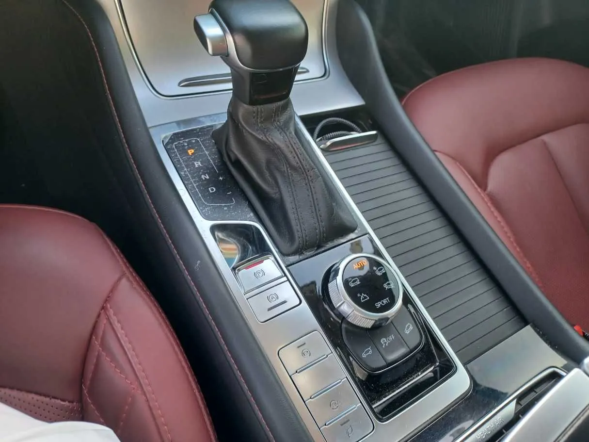 Car image 17
